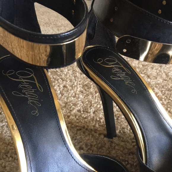 Black and Gold Pointed Toe Heel - Picture 4 of 4